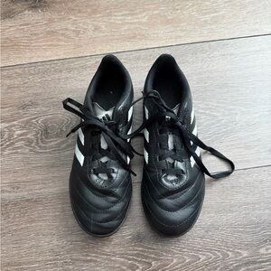 Adidas Kids Turf Soccer Shoes Size 2.5